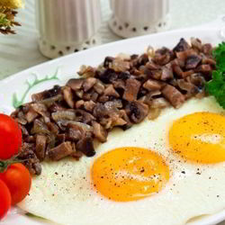 Рецепт Яичницы с грибами и луком