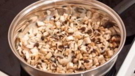 Рецепт яичницы с грибами и луком