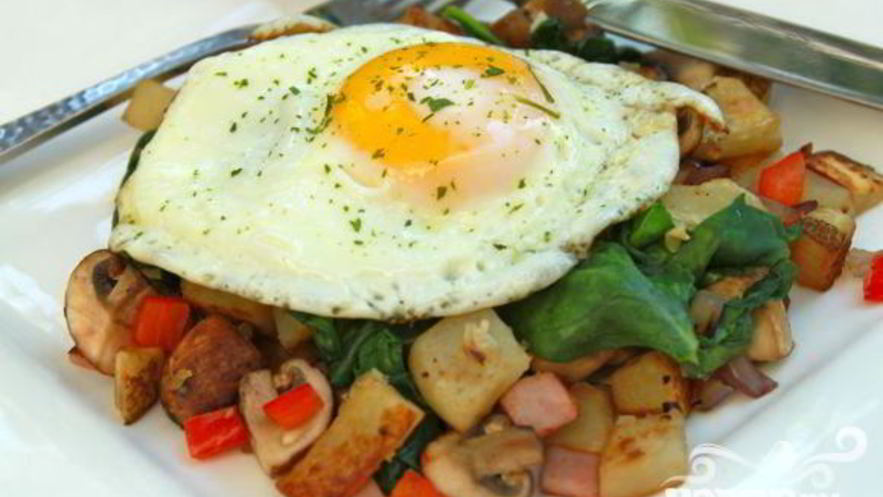 Рецепт яичницы с грибами на завтрак