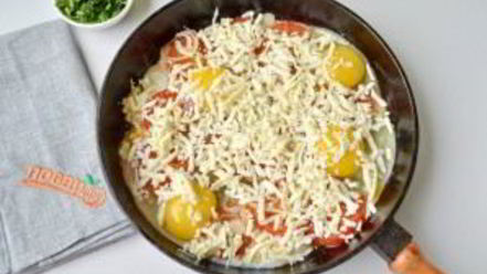 Рецепт яичницы с помидорами и базиликом