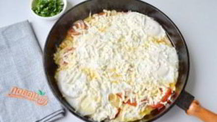 Рецепт яичницы с помидорами и базиликом