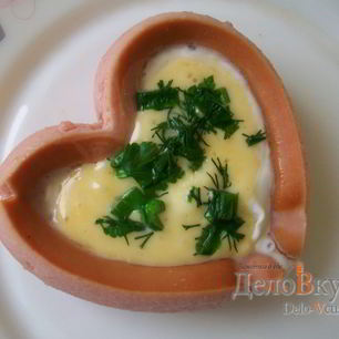 Рецепт Яичницы с сосисками для романтического завтрака