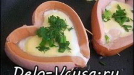 Рецепт яичницы с сосисками для романтического завтрака