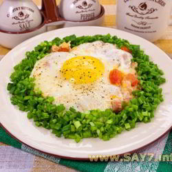 Рецепт Яичницы с ветчиной и помидорами