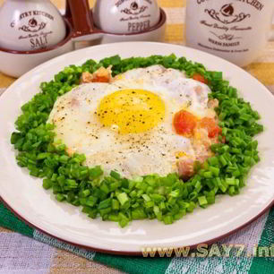 Рецепт Яичницы с ветчиной и помидорами