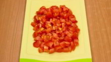 Рецепт яичницы с ветчиной и помидорами