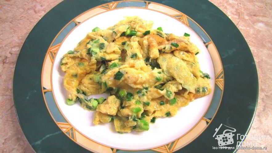 Рецепт яичницы с зеленым луком