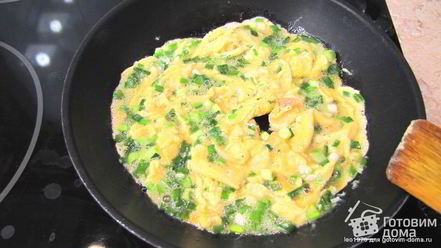 Рецепт яичницы с зеленым луком
