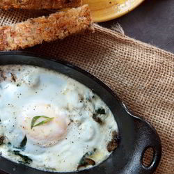 Рецепт Яичницы со шпинатом и грибами в духовке