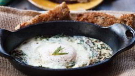 Рецепт яичницы со шпинатом и грибами в духовке