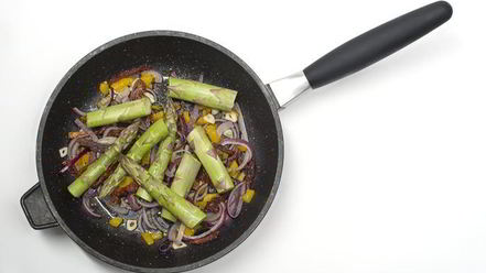 Рецепт яичницы со спаржей