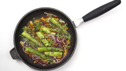 Рецепт яичницы со спаржей