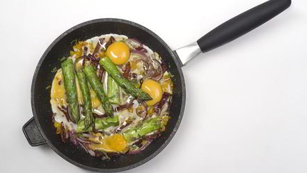 Рецепт яичницы со спаржей