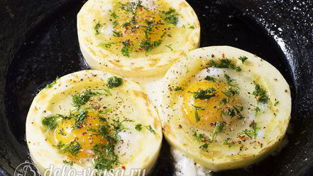 Рецепт яичницы в кабачке