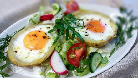 Рецепт яичницы в картофеле