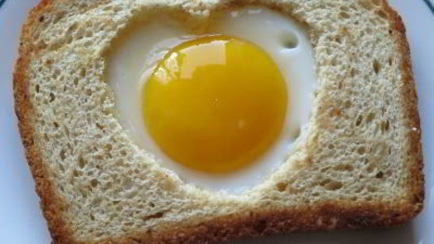 Рецепт яичницы в хлебе сердечко