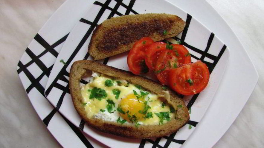 Рецепт яичницы в хлебушке