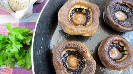 Рецепт яичницы в шампиньонах