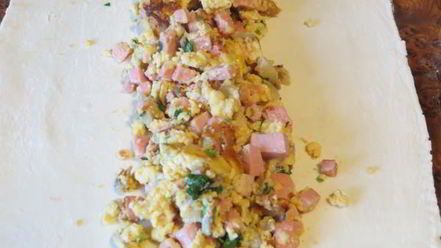 Рецепт яичницы в слоеном тесте к завтраку