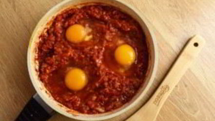 Рецепт яичницы в томате по-африкански