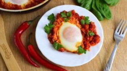Рецепт яичницы в томате по-африкански
