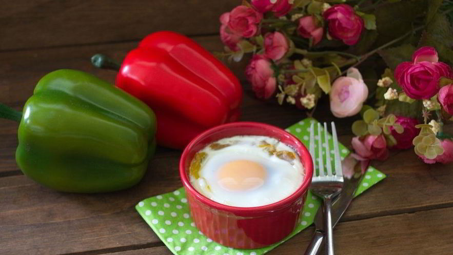 Рецепт завтрака из сосисок и яиц