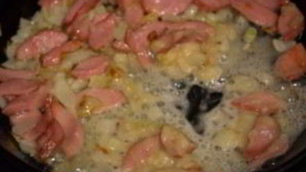 Рецепт завтрака из сосисок и яиц