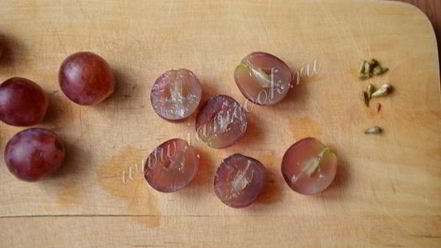 Рецепт закуски из козьего сыра с виноградом