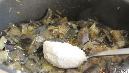 Рецепт закуски из лесных грибов с баклажанами