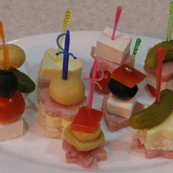Рецепт Закуски на шпажках с ветчиной