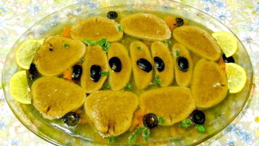 Рецепт заливного из говяжьего языка с маслинами