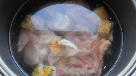 Рецепт заливного из курицы со свининой в мультиварке