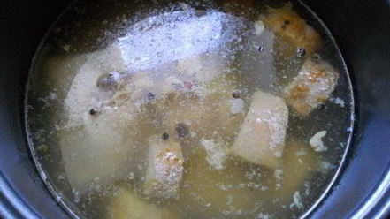 Рецепт заливного из курицы со свининой в мультиварке