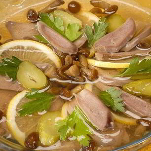 Рецепт Заливного из свиного языка с опятами