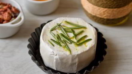 Рецепт запеченного камамбера с медом и орехами