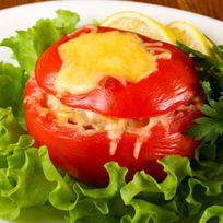 Запеченные помидоры с яйцом и сыром