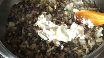 Рецепт грибного жульена в булочке