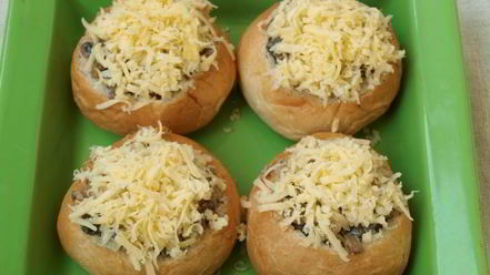 Рецепт грибного жульена в булочке