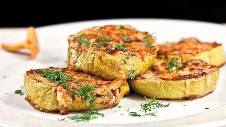 Рецепт грибного жульена в кабачковых кокотницах