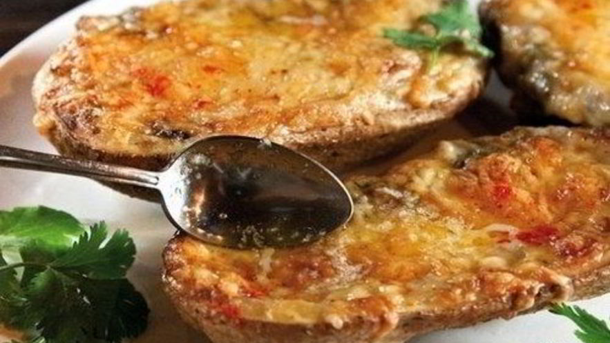 Рецепт грибного жульена в картофеле под сыром