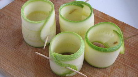 Рецепт рулетиков из цукини с жульеном