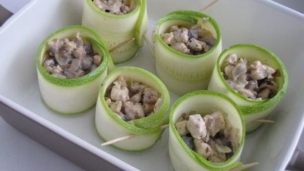 Рецепт рулетиков из цукини с жульеном