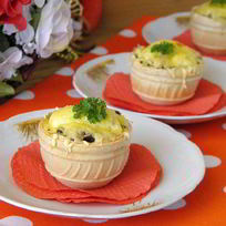 Рецепт Жульена в тарталетках с грибами и курицей
