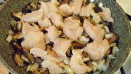 Рецепт жульена в тарталетках с грибами и курицей