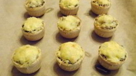 Рецепт жульена в тарталетках с грибами и курицей