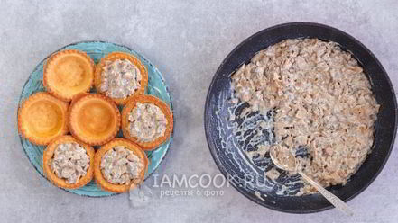 Рецепт жульена в тарталетках с грибами и сыром