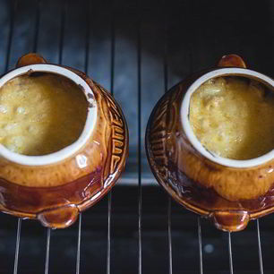 Рецепт Жюльена с грибами и курицей в глиняных горшочках